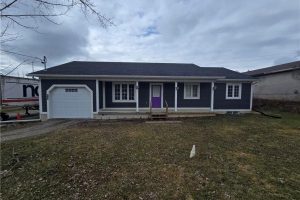 Studio home for sale in Breslau — 10 Woolwich Street N