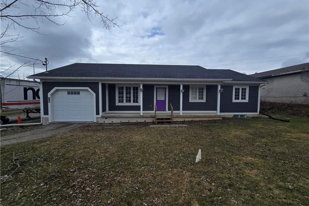 Studio home for sale in Breslau — 10 Woolwich Street N (Photo 1)
