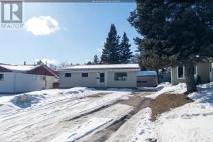3-bedroom home for sale in Kenora — 1102 Minto Avenue