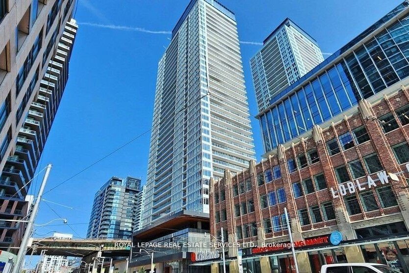1-bedroom common element condo for rent in Toronto — 1106 - 19 Bathurst Street (Photo 1)