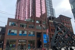 1-bedroom condo apartment for sale in Toronto — 1107 - 393 King St. W N/a