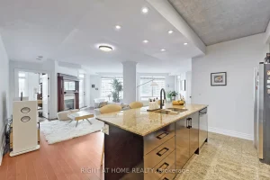 2-bedroom condo apartment for sale in Toronto — 1109 - 100 Hayden Street