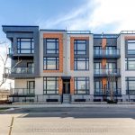 2-bedroom condo townhouse for sale in York — 113 - 10 Steckley House Lane E (Photo 3)