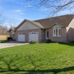 2-bedroom home for sale in Tecumseh — 11581 Leathorne Street (Photo 2)