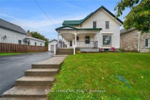 6-bedroom detached home for sale in Niagara — 115 West Main Street