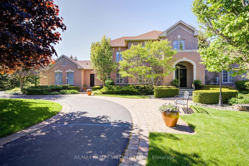 4-bedroom detached home for sale in Halton — 11 Bridlewood Boulevard (Photo 1)