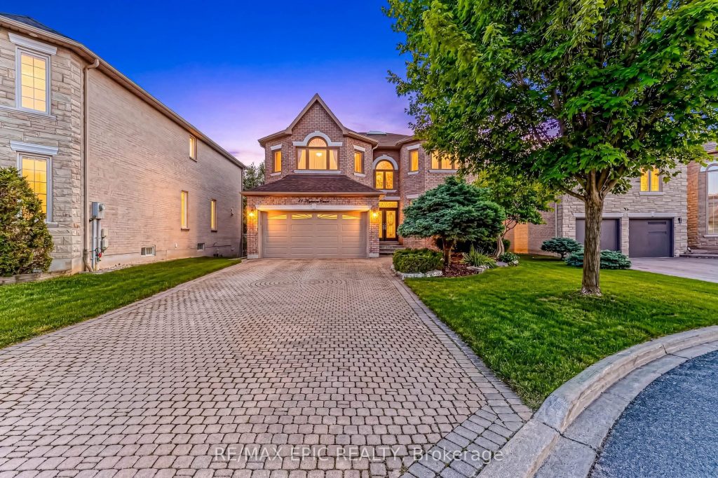 4-bedroom detached home for sale in York — 11 Palace Court (Photo 1)