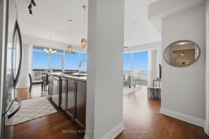 2-bedroom condo apartment for sale in Peel — 1204 - 1 Hurontario Street