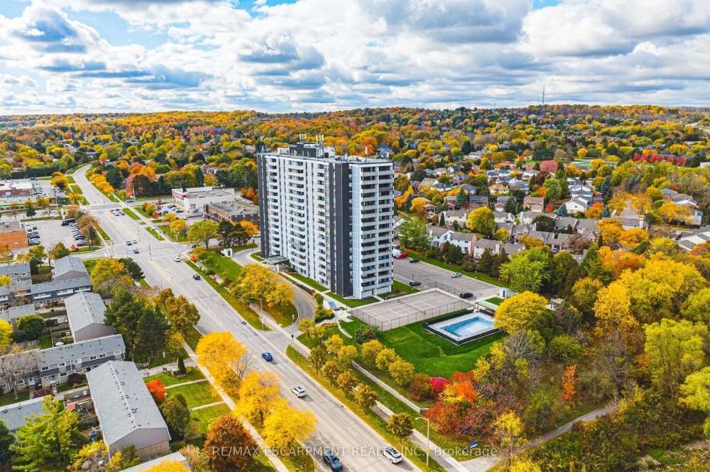 2-bedroom condo apartment for sale in Halton — 1206 - 2055 Upper Middle Road (Photo 1)