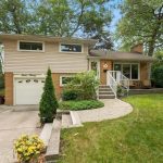 4-bedroom home for sale in Sarnia — 1220 Ridgewood Drive (Photo 1)
