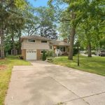 4-bedroom home for sale in Sarnia — 1220 Ridgewood Drive (Photo 2)
