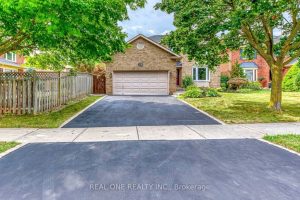 4-bedroom detached home for sale in Halton — 1237 Woodview Drive