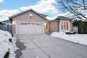 3-bedroom detached home for sale in Hamilton — 128 Nugent Drive