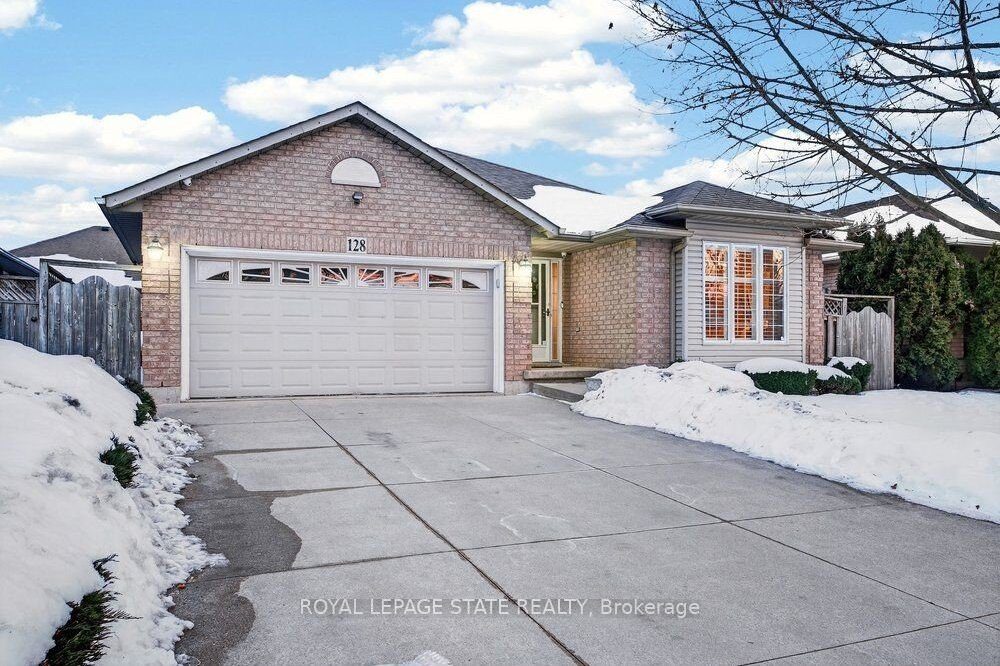 3-bedroom detached home for sale in Hamilton — 128 Nugent Drive (Photo 1)