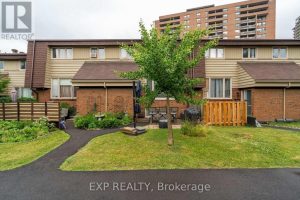 3-bedroom home for sale in Ottawa — 12 - 2610 Draper Avenue