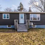 2-bedroom detached home for sale in Middlesex — 130 Giles Street (Photo 2)