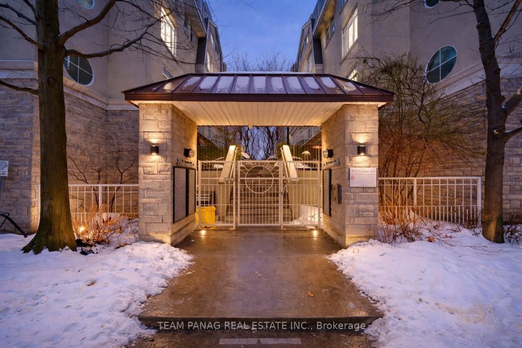 2-bedroom condo townhouse for sale in Toronto — 132 - 28 Stadium Road (Photo 1)