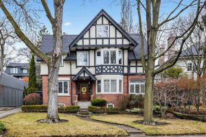 3-bedroom detached home for sale in Toronto — 136 Roxborough Drive