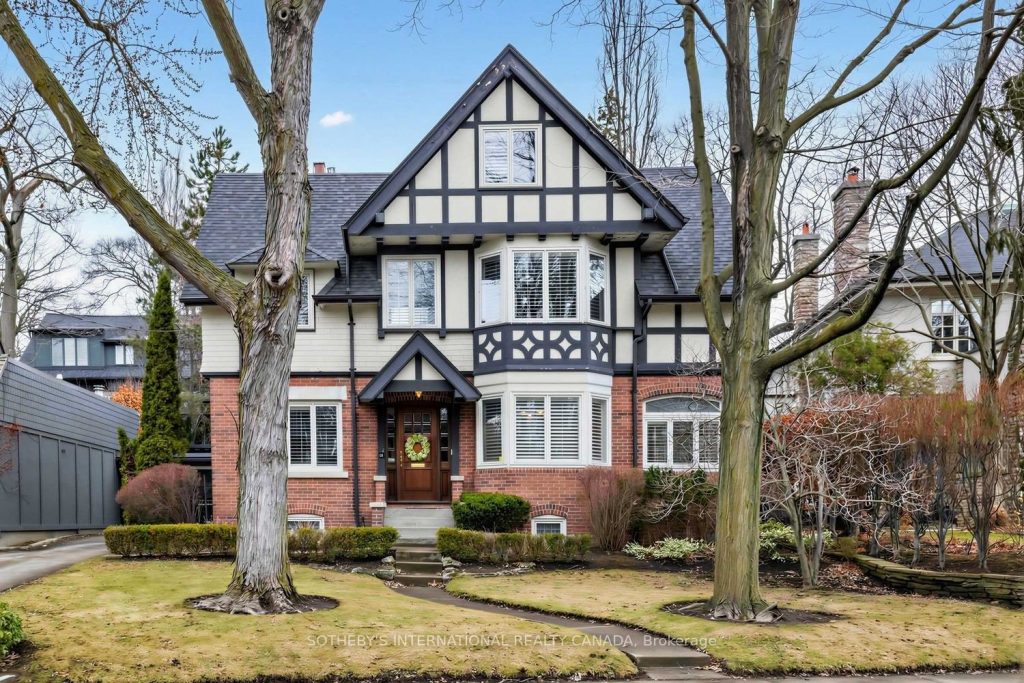 3-bedroom detached home for sale in Toronto — 136 Roxborough Drive (Photo 1)