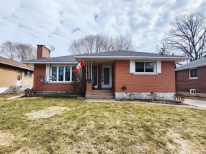 3-bedroom detached home for sale in Leeds And Grenville — 142 Manor Drive