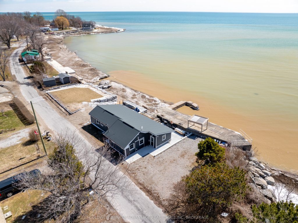 4-bedroom detached home for sale in Haldimand — 1456 Lakeshore Road (Photo 1)