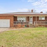 4-bedroom home for sale in Windsor — 1464 Roxborough (Photo 1)