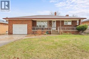 4-bedroom home for sale in Windsor — 1464 Roxborough