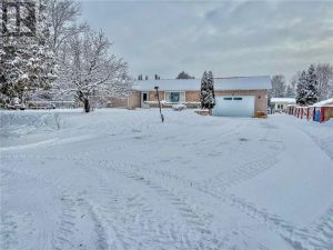 6-bedroom home for sale in Chelmsford — 146 Gordon Lake