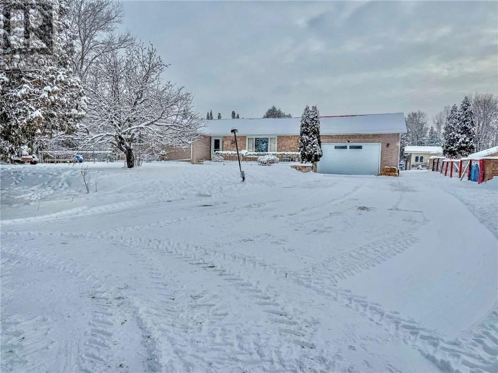 6-bedroom home for sale in Chelmsford — 146 Gordon Lake (Photo 1)