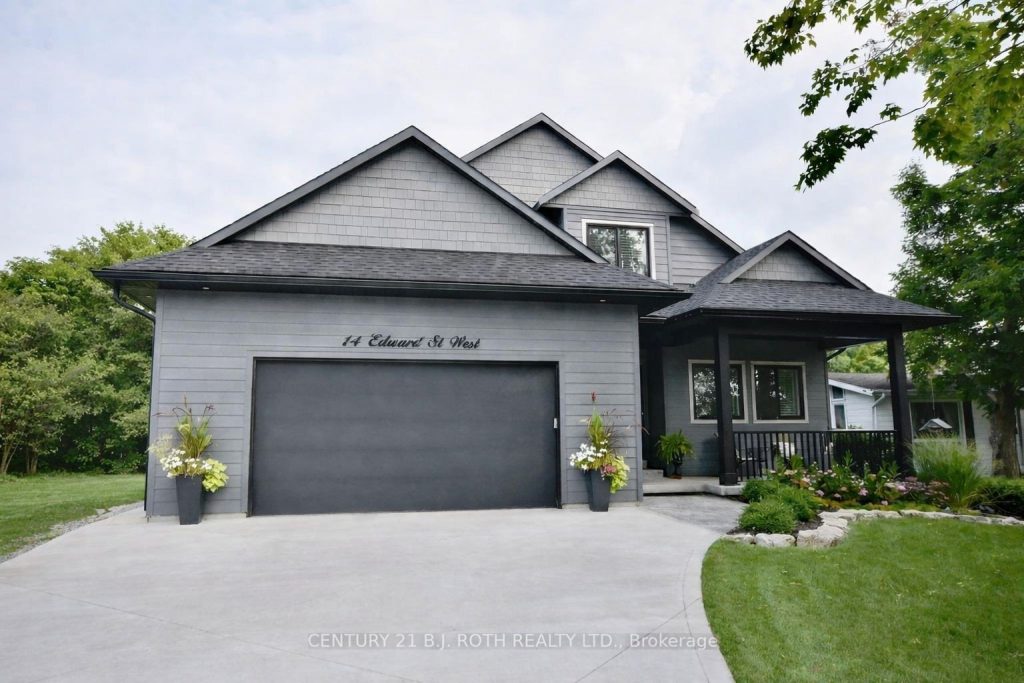 4-bedroom detached home for sale in Simcoe — 14 Edward Street W (Photo 1)