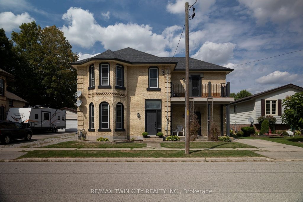 4-bedroom detached home for sale in Norwich — 14 Elgin Street W (Photo 1)