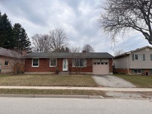 3-bedroom detached home for sale in Elgin — 14 Locke Avenue