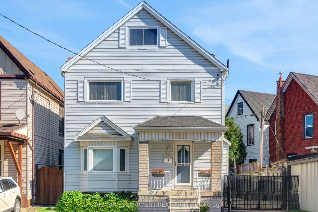 4-bedroom detached home for sale in Hamilton — 14 Niagara Street (Photo 1)