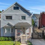 4-bedroom detached home for sale in Hamilton — 14 Niagara Street (Photo 2)