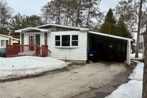 2-bedroom mobiletrailer home for sale in Simcoe — 14 Sinclair Avenue S