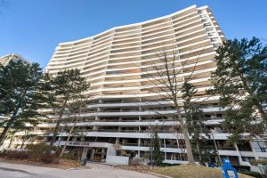 3-bedroom condo apartment for sale in Toronto — 1502 - 100 Quebec Avenue