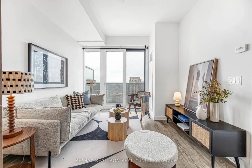 1-bedroom condo apartment for sale in Toronto — 1510 - 5 San Romano Way (Photo 1)