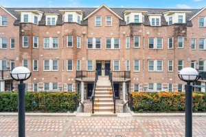 2-bedroom condo townhouse for sale in Toronto — 153 - 760 Lawrence Avenue W