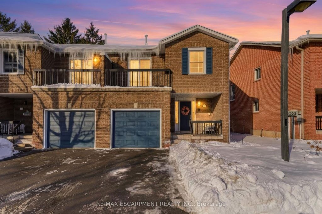 3-bedroom condo townhouse for sale in Halton — 15 - 1205 Lambs Court (Photo 1)