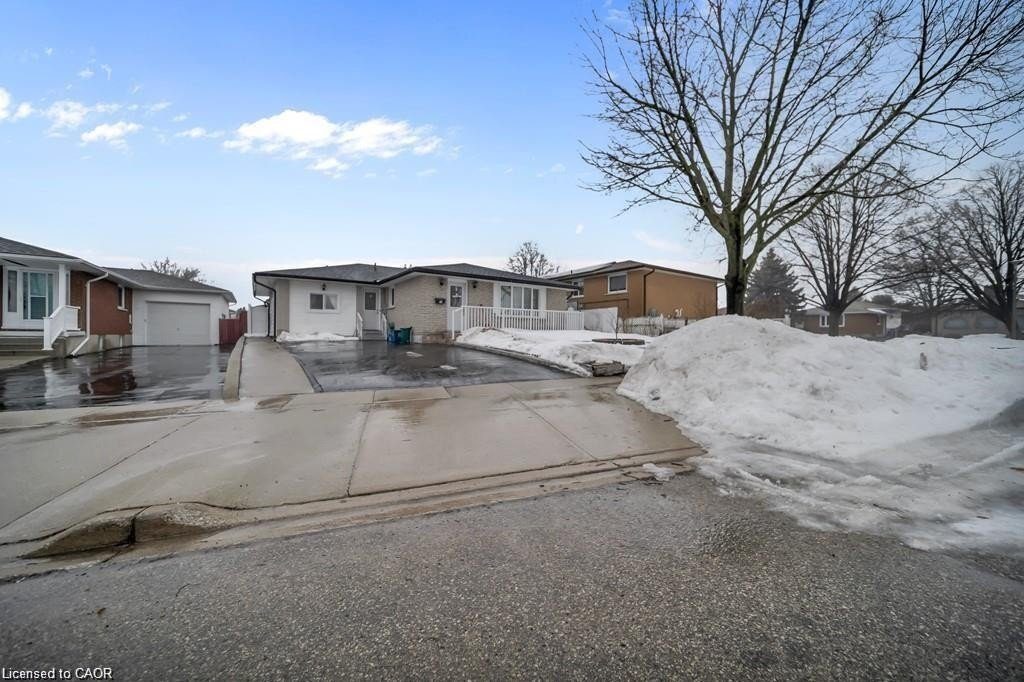 3-bedroom home for sale in Cambridge — 15 Anderson Drive (Photo 1)