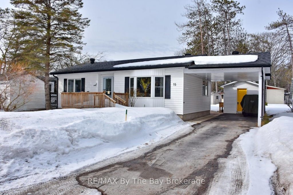 2-bedroom detached home for sale in Simcoe — 15 Carruthers Street S (Photo 1)