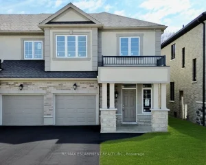3-bedroom att/row/townhouse for sale in Hamilton — 15 Davinci Boulevard