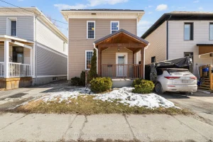 4-bedroom detached home for sale in Lanark — 15 Kent Street