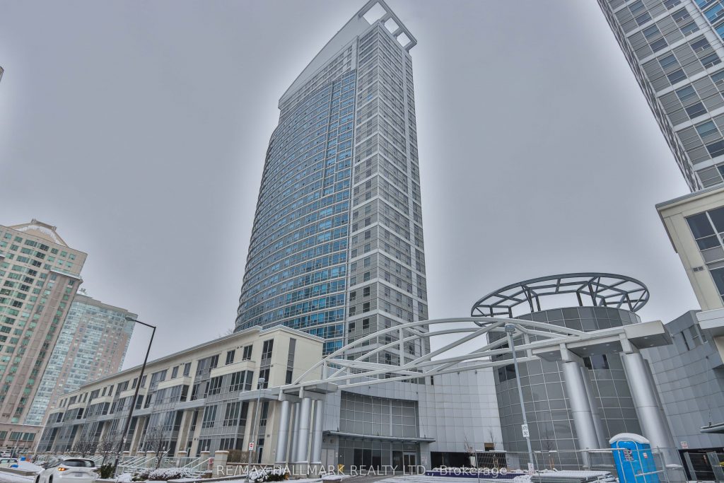 1-bedroom condo apartment for rent in Toronto — 1612 - 36 Lee Centre Drive (Photo 1)
