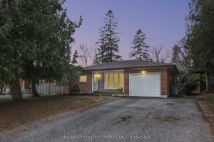 4-bedroom detached home for sale in Waterloo — 163 Pinegrove Crescent