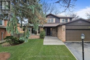 4-bedroom detached home for sale in Peel — 1653 Sherwood Forrest Circle