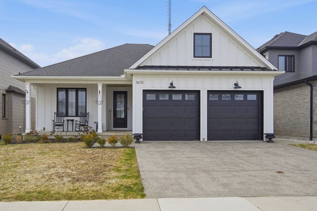 2-bedroom detached home for sale in Middlesex — 1670 Upper West Avenue (Photo 1)
