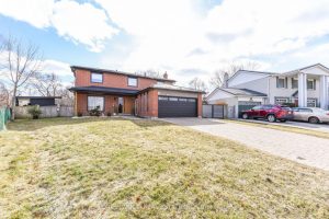 4-bedroom detached home for sale in Peel — 1690 Saltdene Terrace