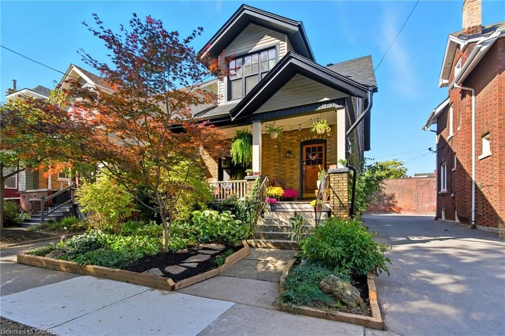 3-bedroom detached home for sale in Hamilton — 16 Burris Street (Photo 1)