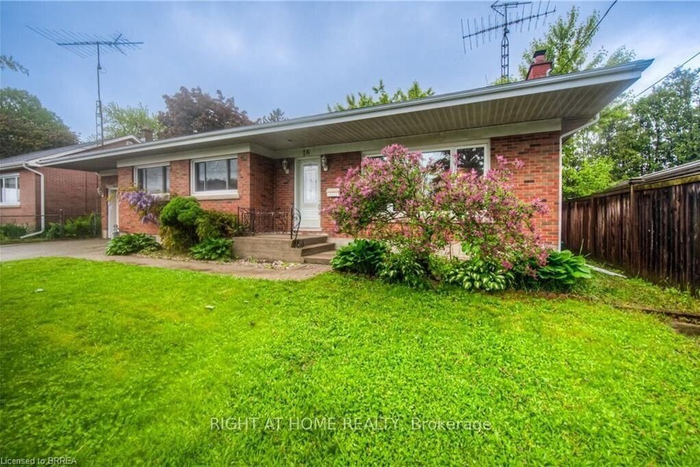 3-bedroom detached home for rent in Brant — 16 Rowanwood Avenue (Photo 1)